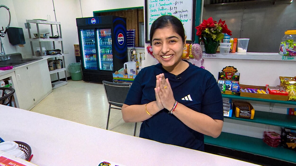 Du poulet au beurre entre deux matchs : le pari gagnant d’une cheffe indienne à La Ronge