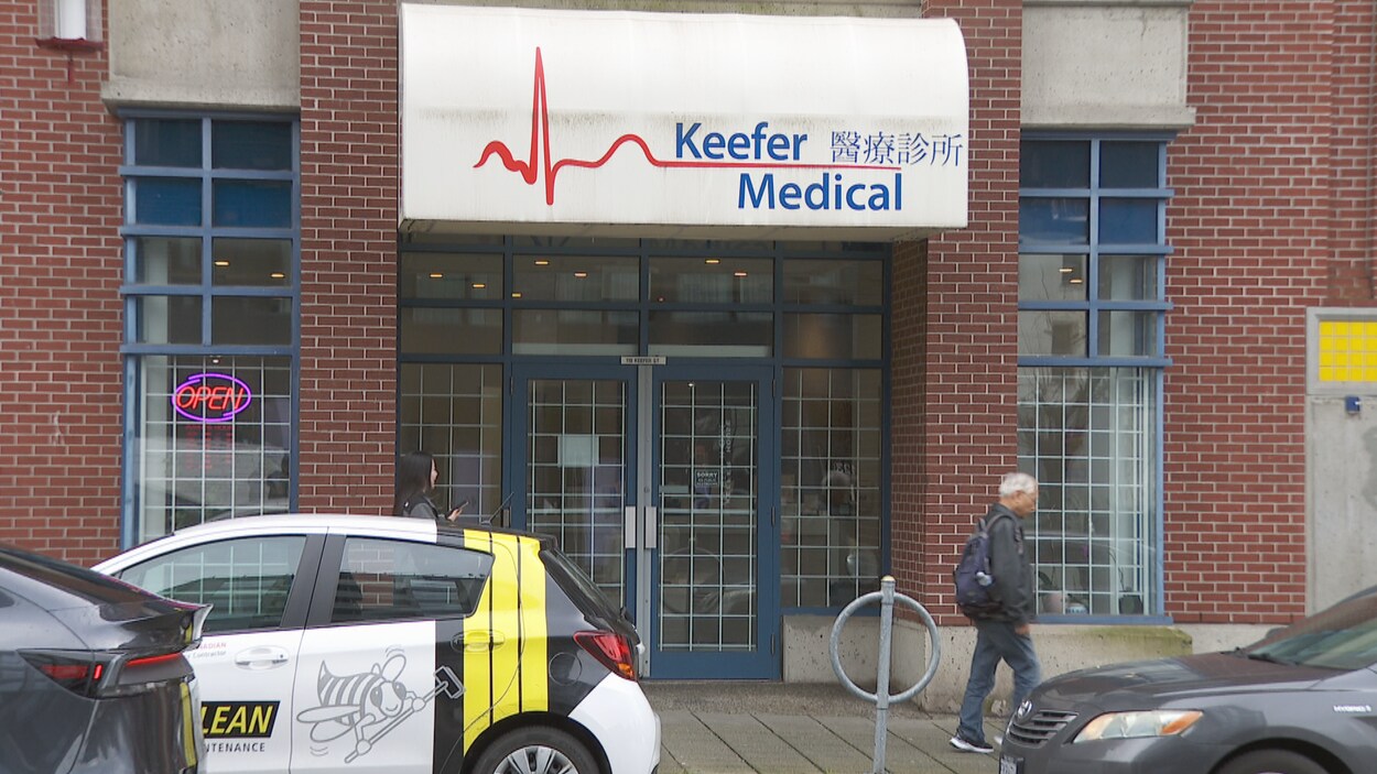 La police recherche de potentielles victimes d’un médecin accusé d’agression sexuelle