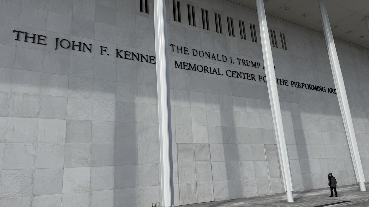 Mobilisation contre la « profanation » du Kennedy Center