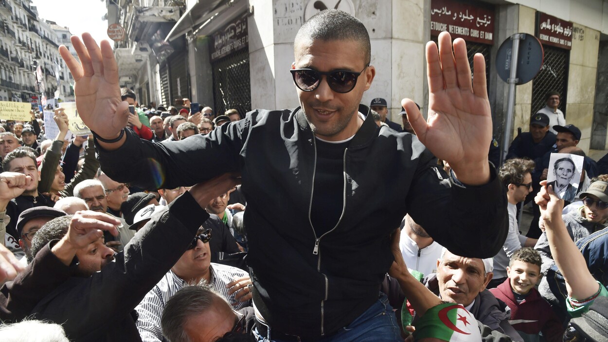 Khaled Drareni, porté à bout de bras.