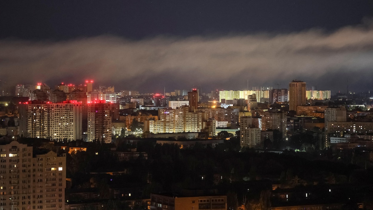 Ukraine : une attaque de missiles et de drones fait 18 blessés à Kiev