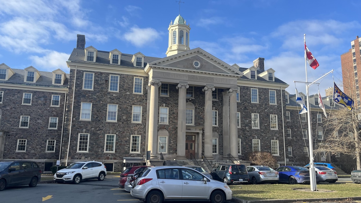 L’Université de King’s College force des départs à la retraite