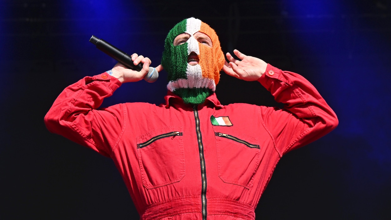 Le trio nord-irlandais Kneecap annule sa tournée aux É.-U., mais pas au Canada