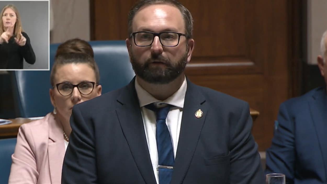 Un député PC s’excuse d’avoir critiqué le premier ministre pour son usage du français