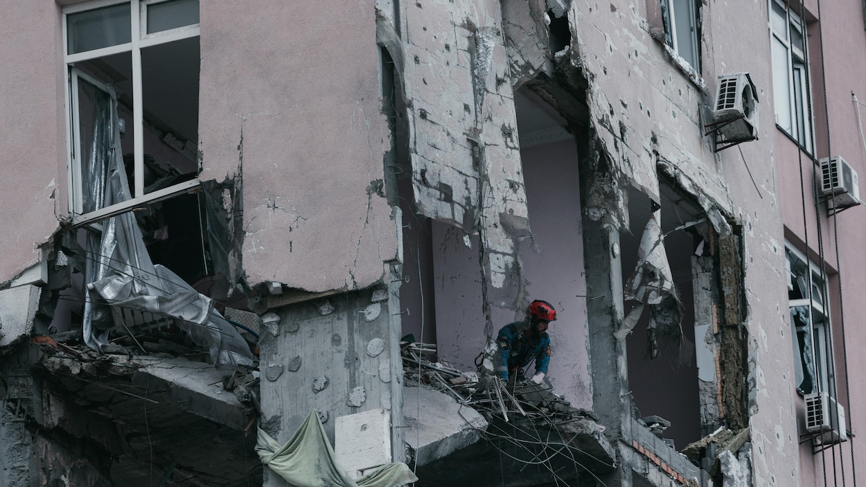 Ukraine : imposante attaque russe à la veille de la rencontre Trump-Zelensky