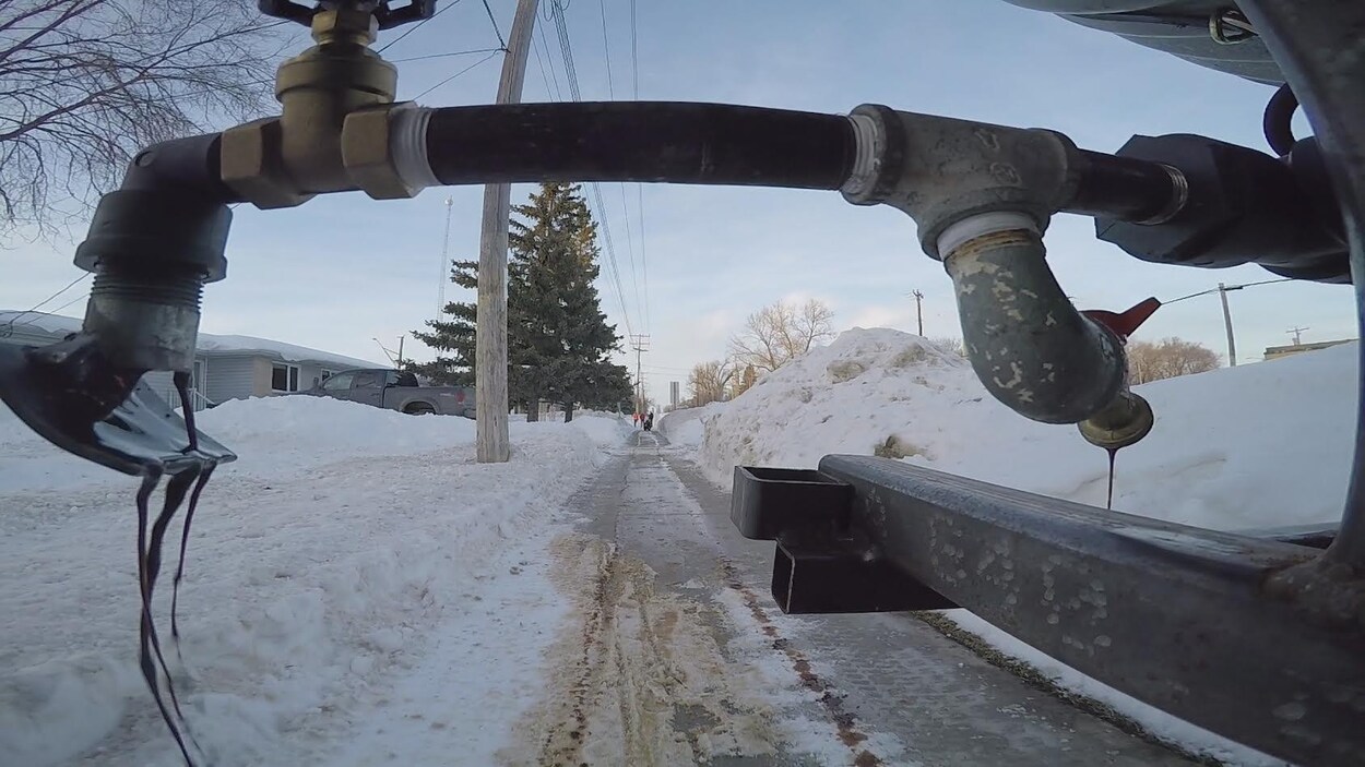La Broquerie répand du jus de betterave sur ses rues pour empêcher la formation de glace.