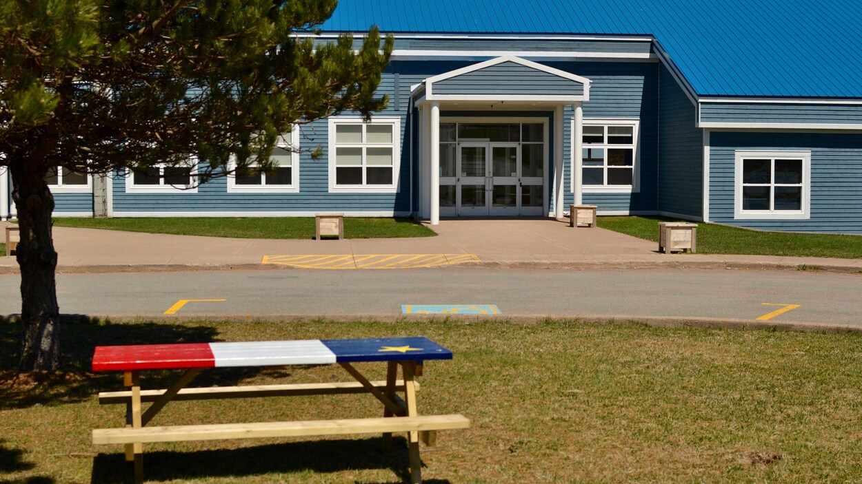 Une vue de l'entrée du centre communautaire culturel de La Picasse à Petit-de-Grat au Cap Breton. Une vue de l'entrée du centre communautaire culturel de La Picasse à Petit-de-Grat au Cap Breton.