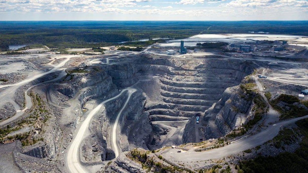Une mine à ciel ouvert
