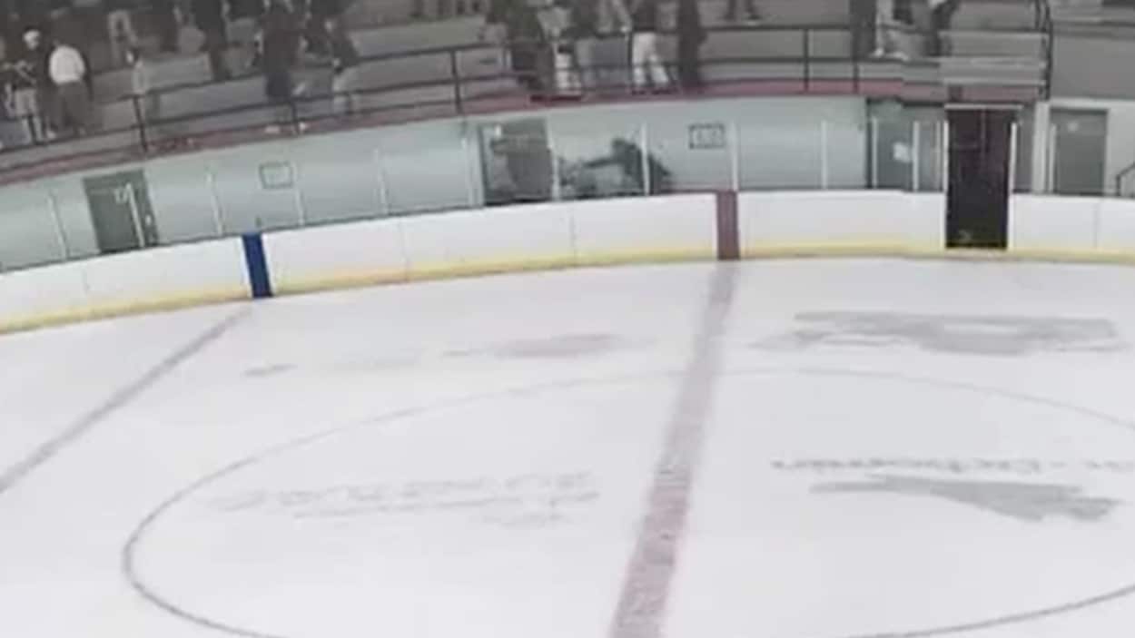 Un arbitre attaqué et un homme arrêté lors d’un match de hockey mineur à Lac-Etchemin