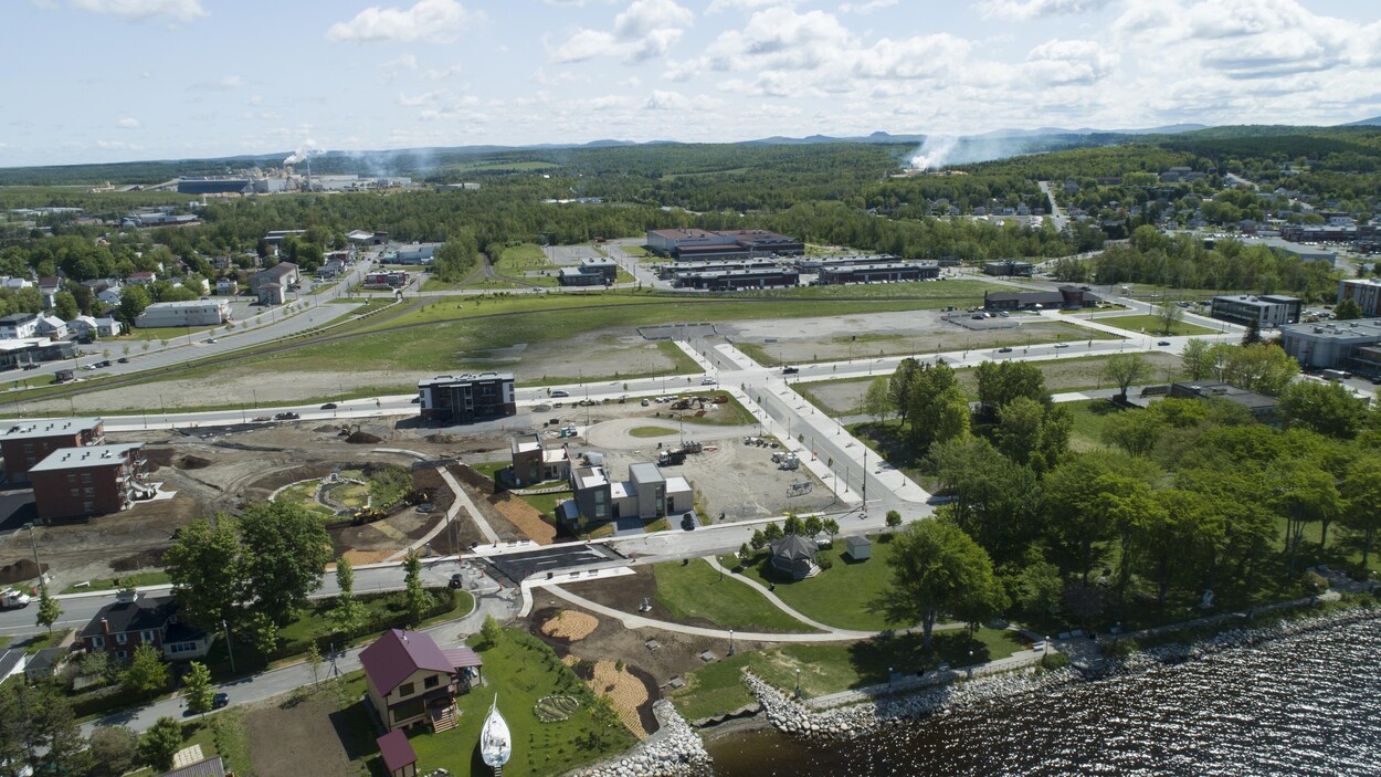 Vue aérienne du centre-ville de Lac-Mégantic
