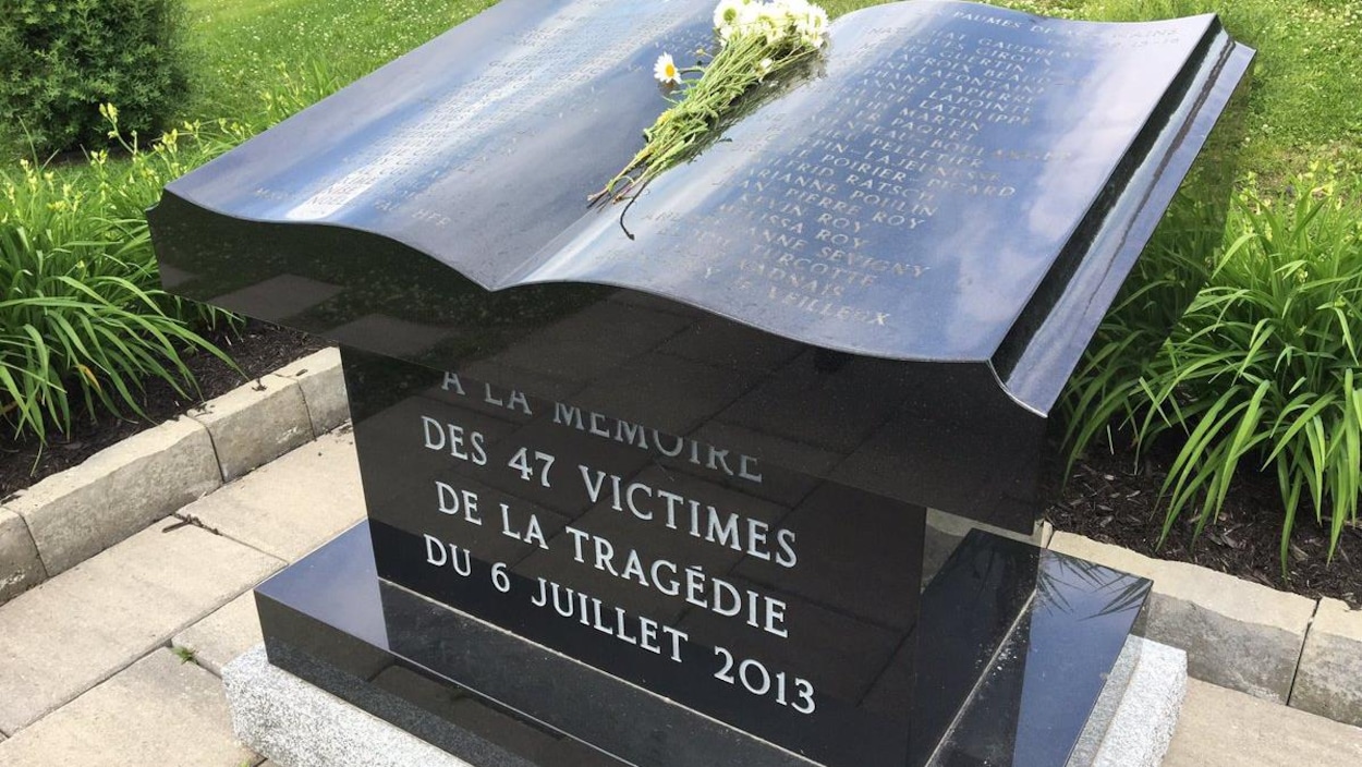 Le monument à la mémoire des victimes de Lac-Mégantic Le monument à la mémoire des victimes de Lac-Mégantic