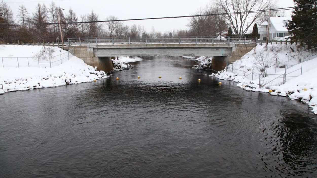 Une vue du barrage du lac Saint-Charles, principal source d'approvisionnement en eau potable de la Ville de Québec.