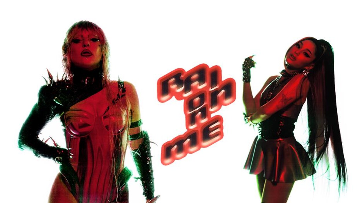 Lady Gaga et Ariana Grande posent dans des tenues noir et rose.