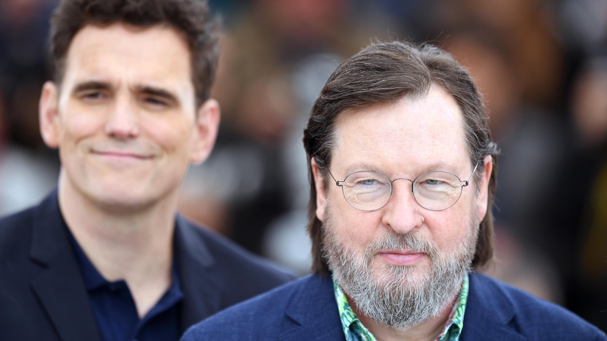 Le réalisateur Lars Von Trier avec, en arrière-plan, l'acteur Matt Dillon.