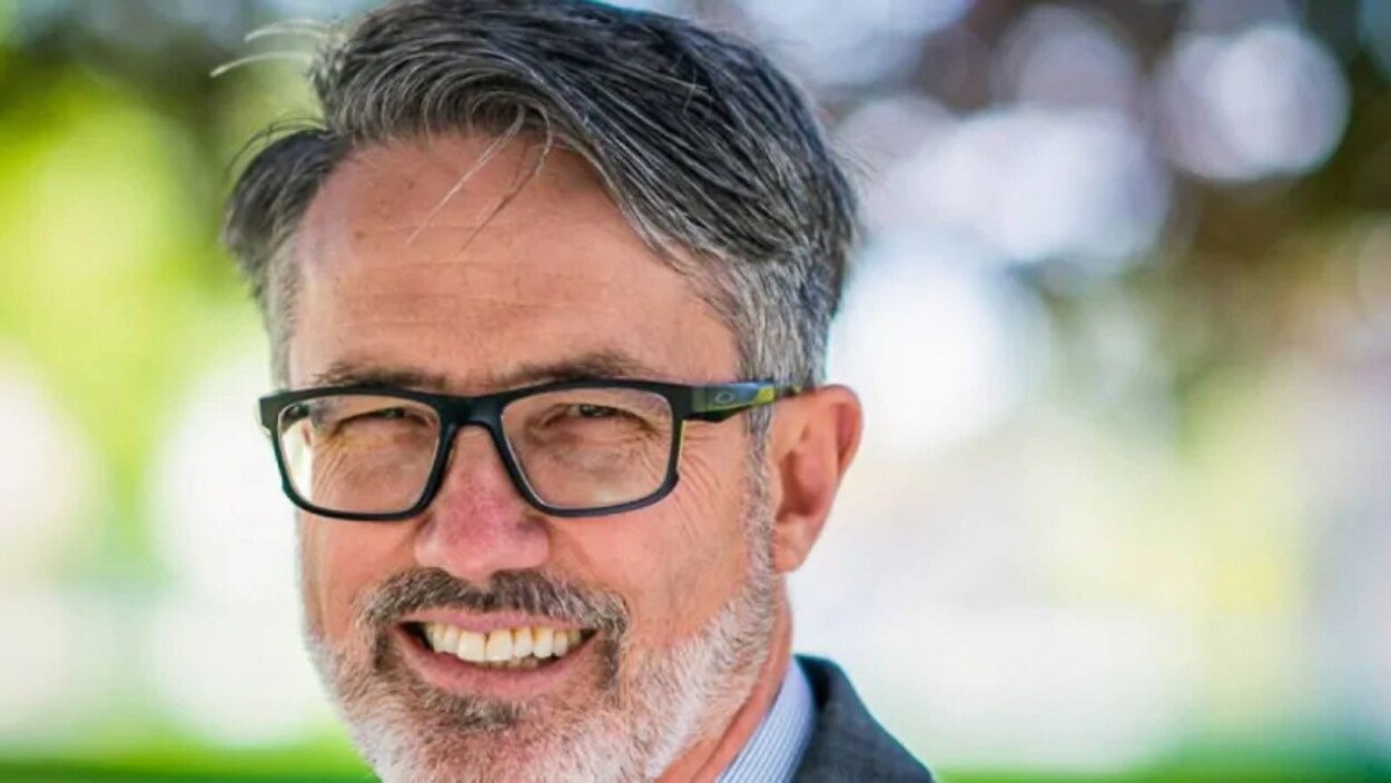 Le député Laurie Throness.
