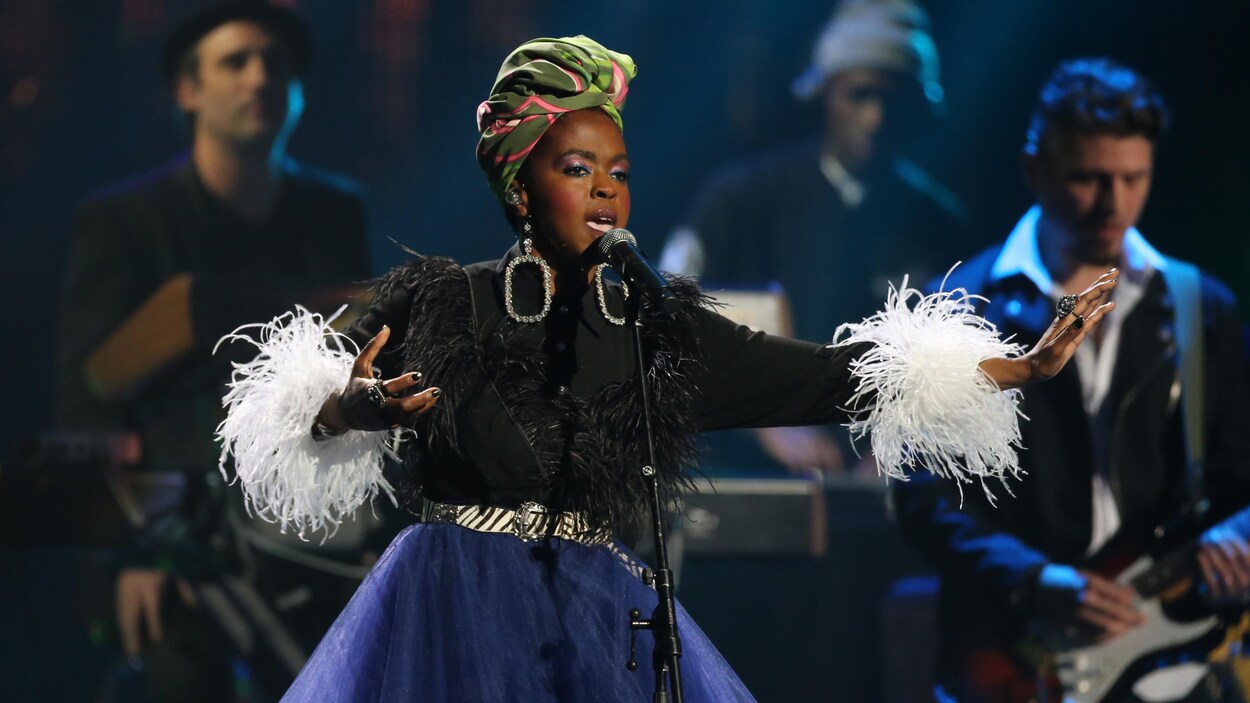 Lauryn Hill chante sur scène