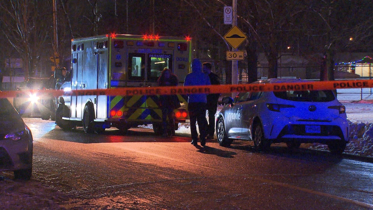 Une ambulance dans une rue lavalloise.
