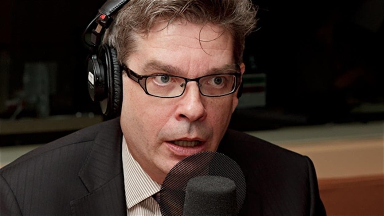 Jean-François Dumas, d'Influence Communication, au micro de Radio-Canada Jean-François Dumas, d'Influence Communication, au micro de Radio-Canada