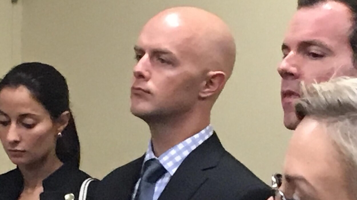 Le policier Simon Beaulieu au palais de justice de Québec Le policier Simon Beaulieu au palais de justice de Québec