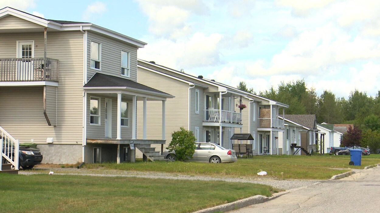 Des résidences dans un quartier résidentiel.