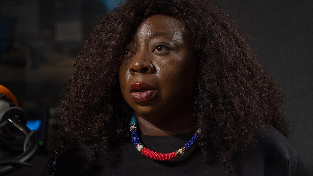 Léonie Tchatat fustige la communauté francophone de l'Ontario pour l'avoir « laissée tomber ».