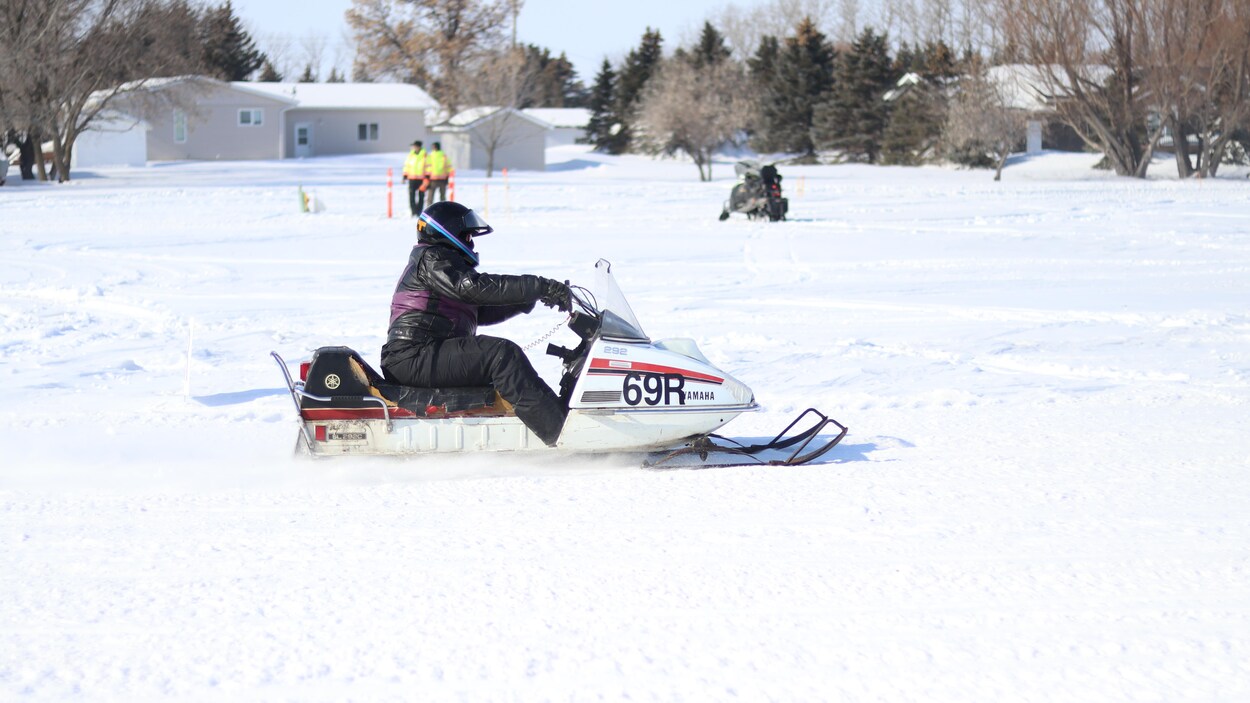 À Letellier, une course de motoneiges anciennes pour aider la