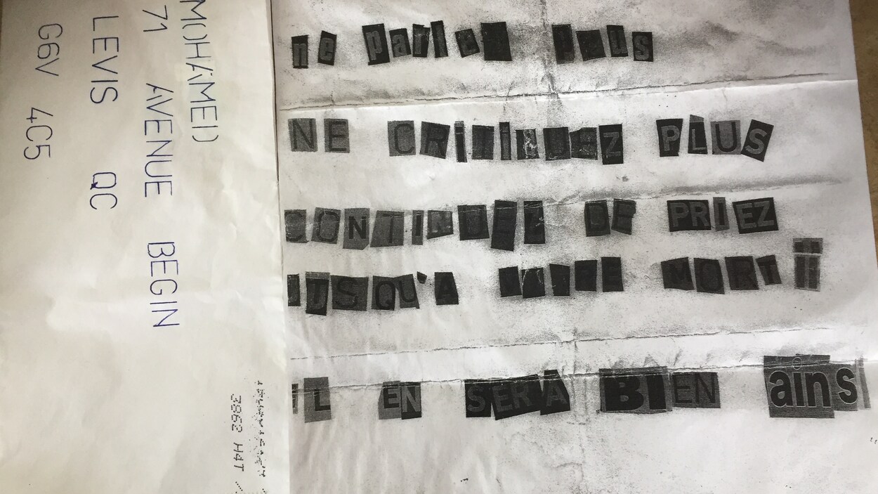 La lettre reçue par la mosquée de Lévis a été confectionné avec des caractères découpés puis collés
