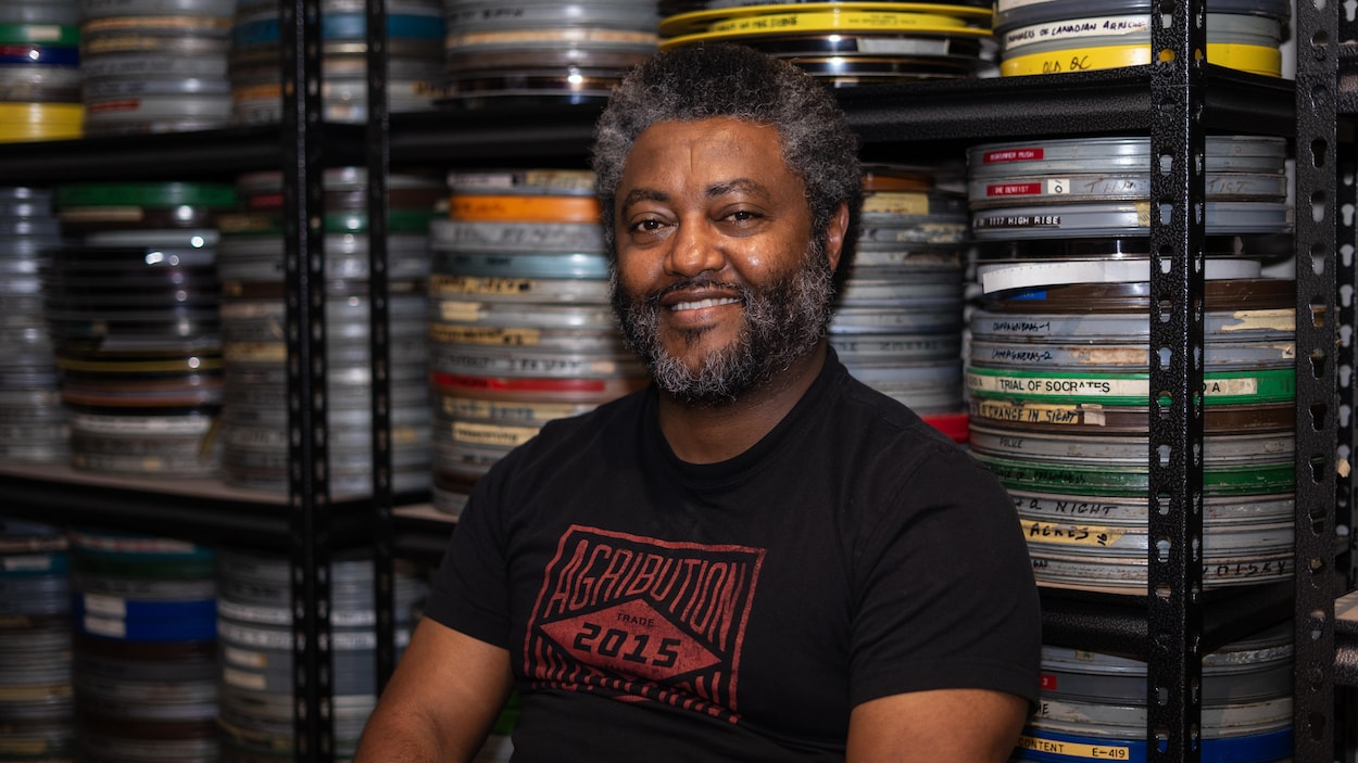 Elyas Tesfaye fait le tour du monde en 16 mm