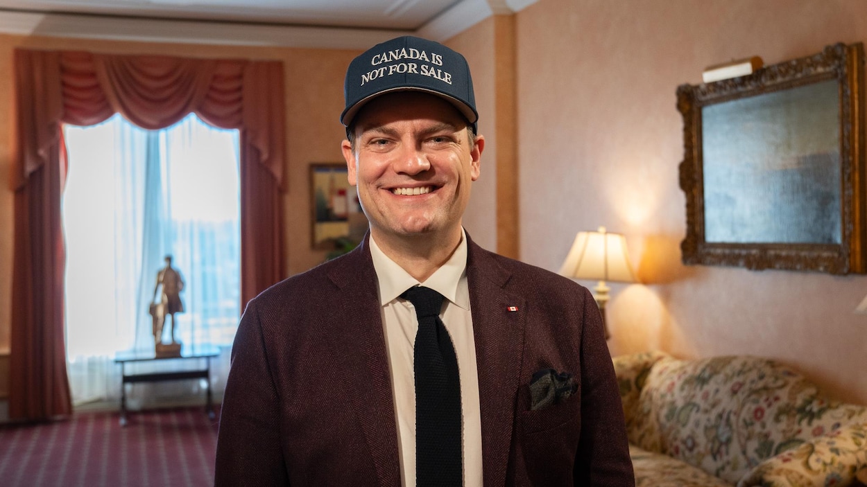 Le duo derrière les casquettes « Le Canada n’est pas à vendre » offre ses conseils