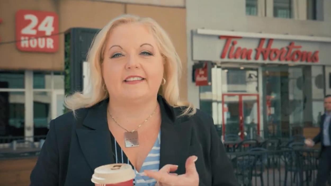 Les couvercles à café de Tim Hortons sont trop wokes pour cette députée ...