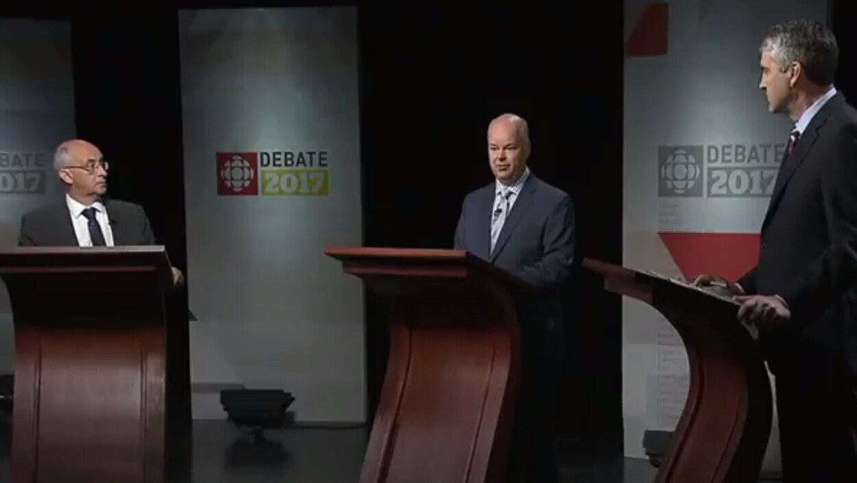 Le chef libéral Stephen McNeil, le chef des conservateurs-progressistes Jamie Baillie et le chef du NPD Gary Burrill ont débattu sur plusieurs enjeux en vue des élections du 30 mai en Nouvelle-Écosse. Le chef libéral Stephen McNeil, le chef des conservateurs-progressistes Jamie Baillie et le chef du NPD Gary Burrill ont débattu sur plusieurs enjeux en vue des élections du 30 mai en Nouvelle-Écosse.