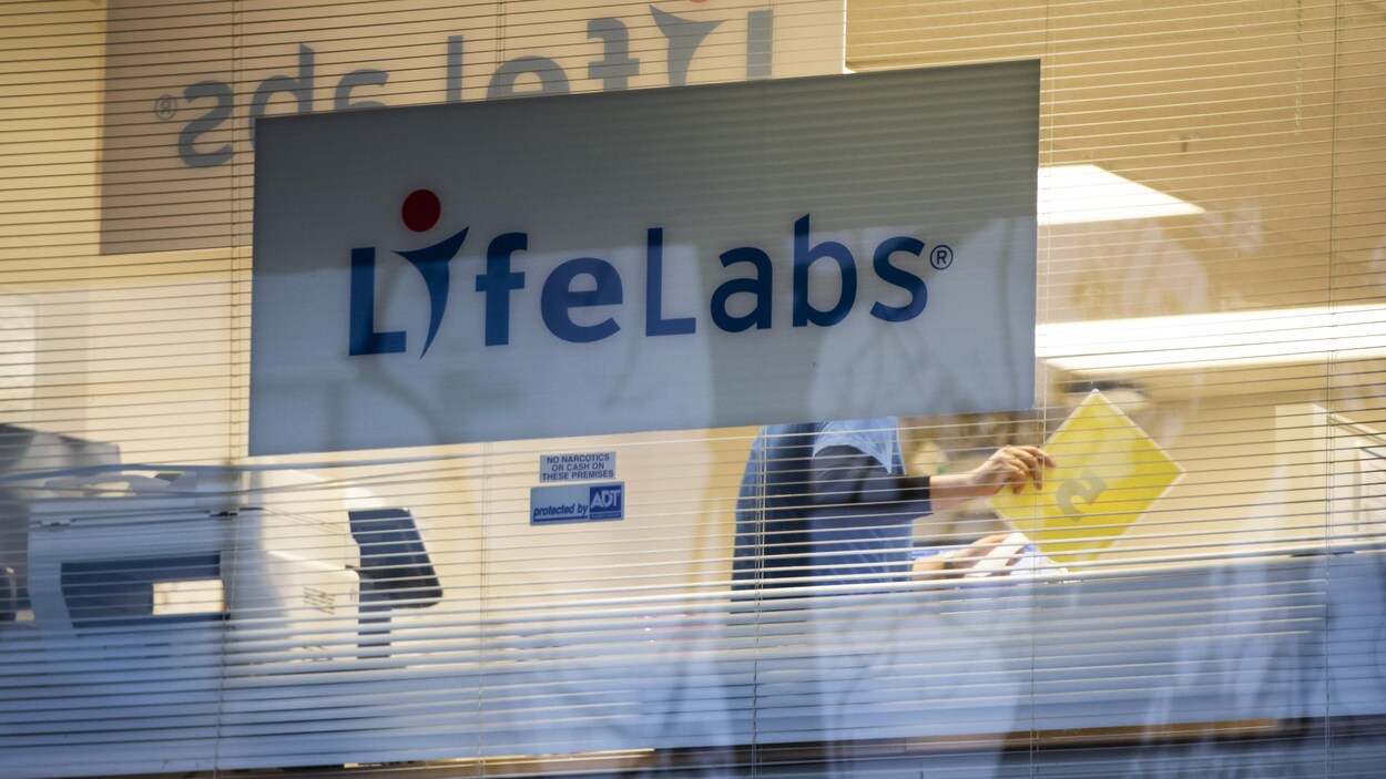 L'affiche d'un laboratoire LifeLabs.