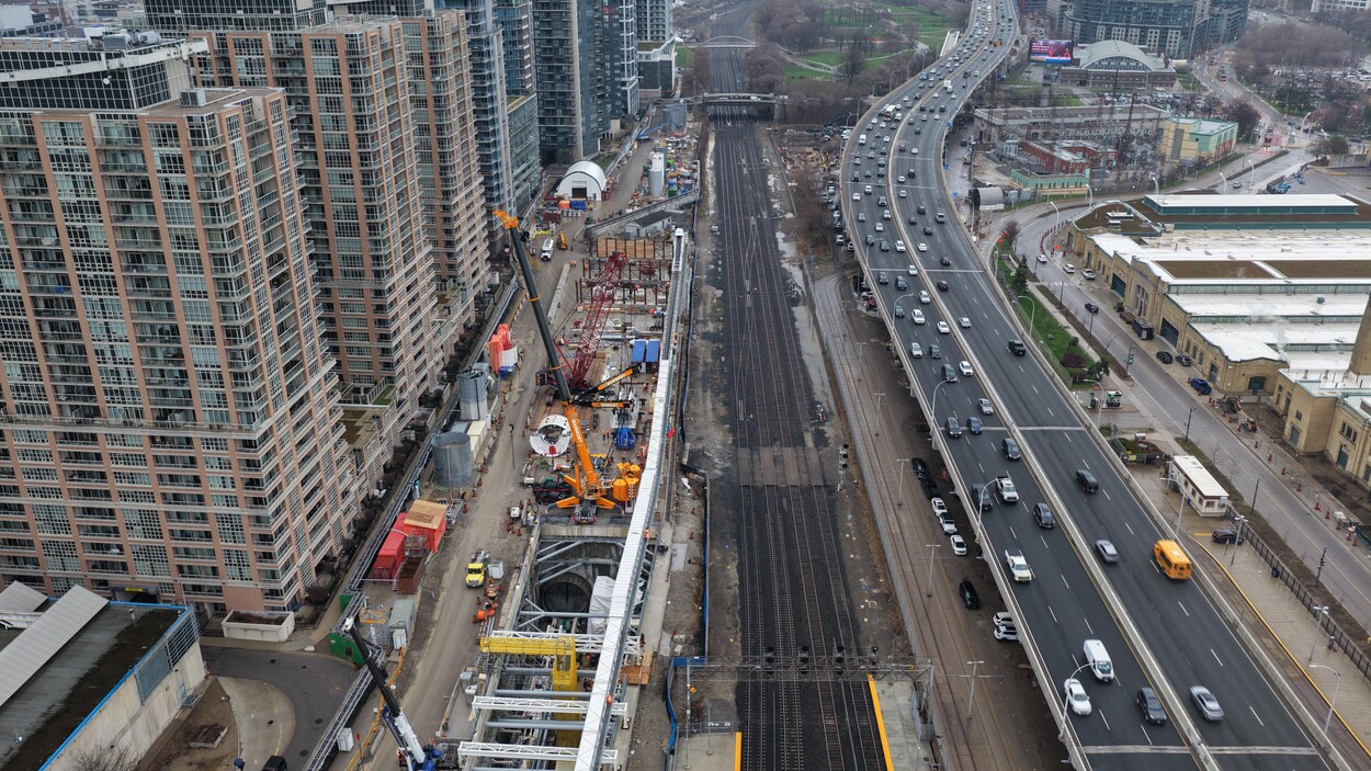 Début des travaux de creusement du tronçon du centre-ville de la Ligne Ontario