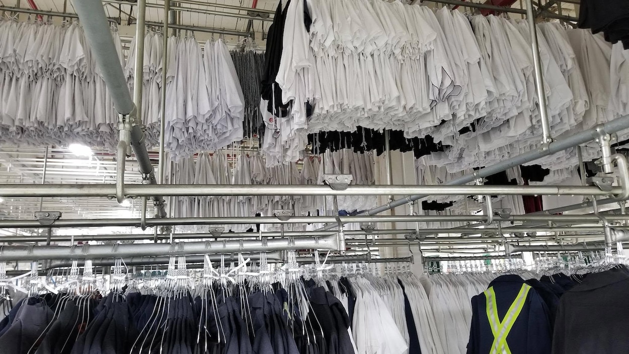 Les employés de Québec Linge à Saguenay en grève pour 24 heures