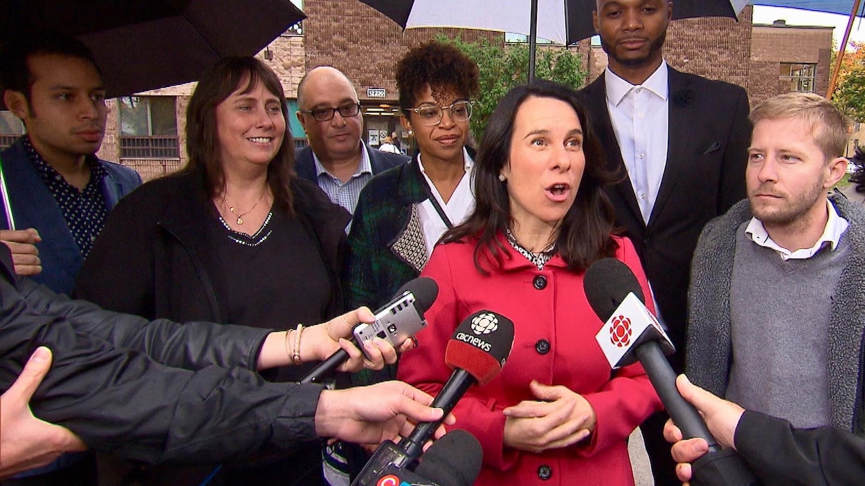Valérie Plante, entourée des candidats de Projet Montréal dans l'arrondissement de Rivière-des-Prairies–Pointe-aux-Trembles, dont Lisa Christensen (à gauche). Valérie Plante, entourée des candidats de Projet Montréal dans l'arrondissement de Rivière-des-Prairies–Pointe-aux-Trembles, dont Lisa Christensen (à gauche).