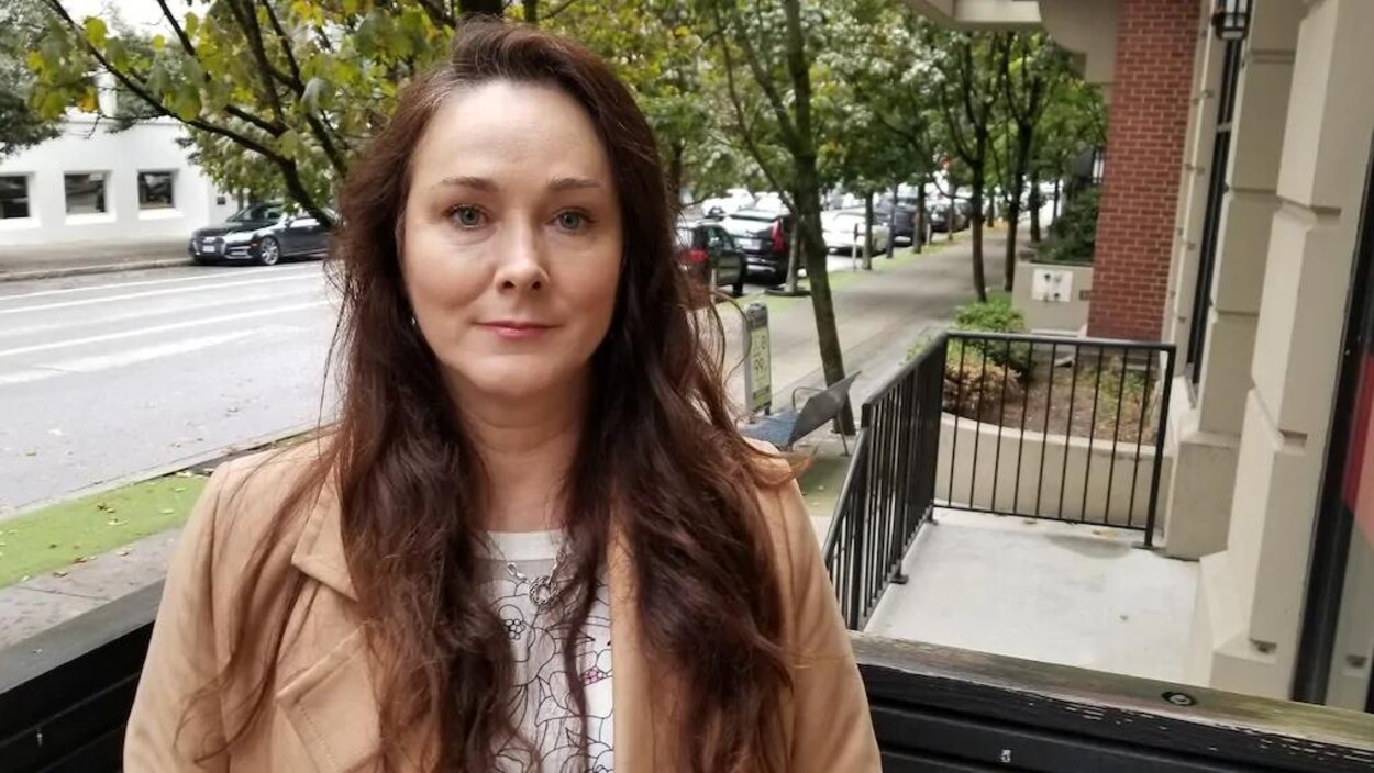 Lisa Kearney à l'extérieur.