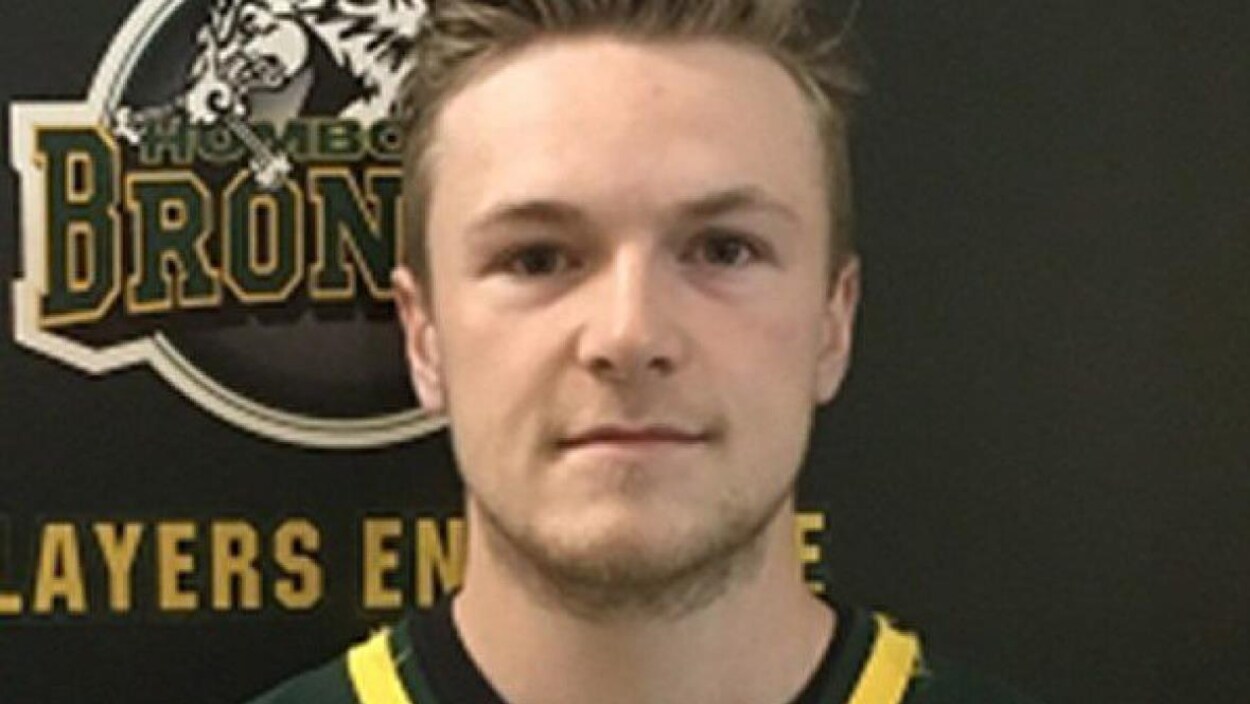 Logan Schatz dans son uniforme des Broncos Logan Schatz dans son uniforme des Broncos