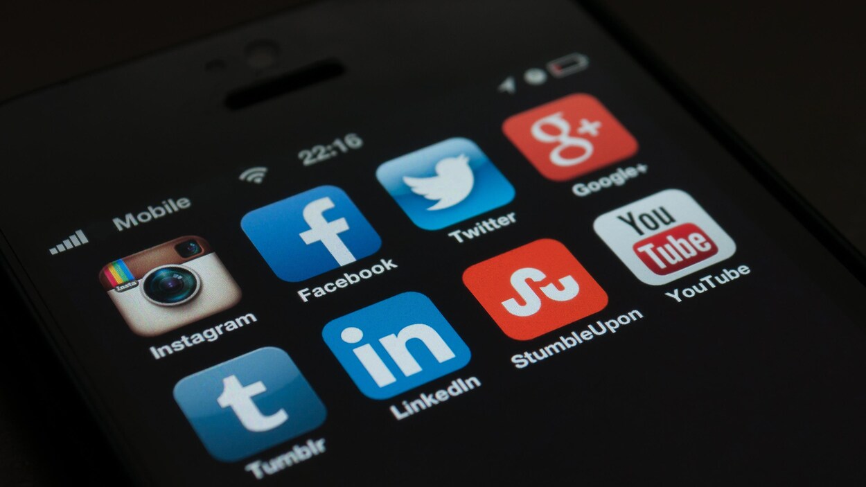 Des logos associés à différents médias sociaux Des logos associés à différents médias sociaux