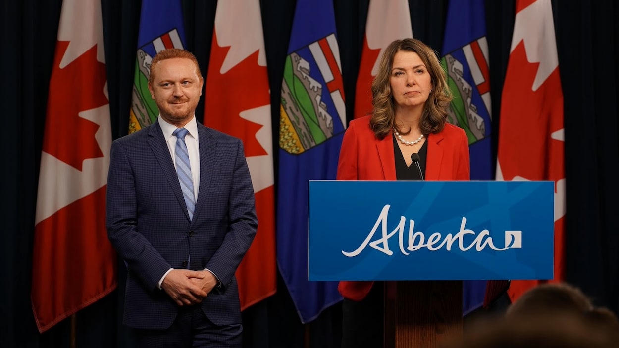 Disposition de dérogation : la décision de Danielle Smith déclenche un tollé provincial