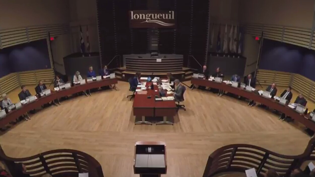Conseil municipal du 21 novembre à Longueuil.