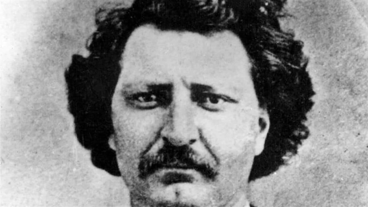 Portrait en noir et blanc de Louis Riel.