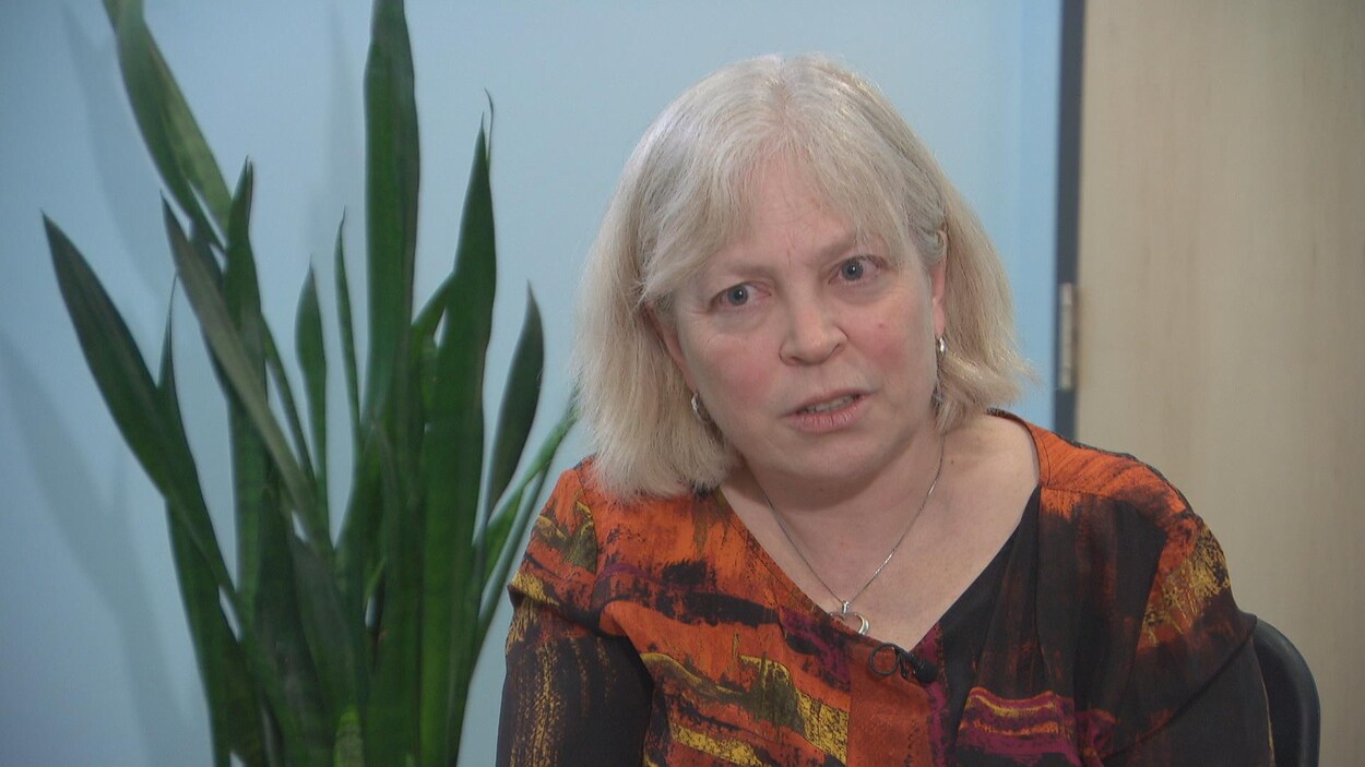 Louise McNaughton-Filion, coroner principale de l'Est de l'Ontario, en entrevue dans son bureau. Louise McNaughton-Filion, coroner principale de l'Est de l'Ontario, en entrevue dans son bureau.