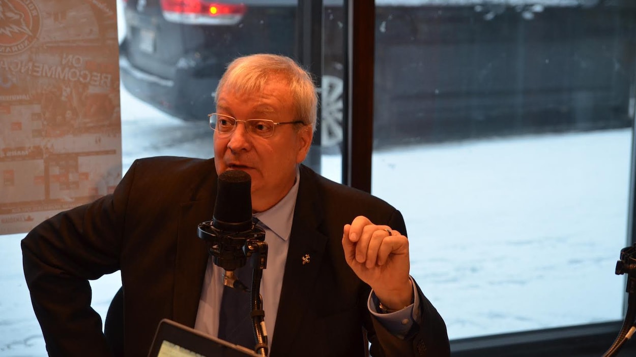 Le ministre des Forêts, de la Faune et des Parcs, Luc Blanchette, en studio à Rouyn-Noranda Le ministre des Forêts, de la Faune et des Parcs, Luc Blanchette, en studio à Rouyn-Noranda