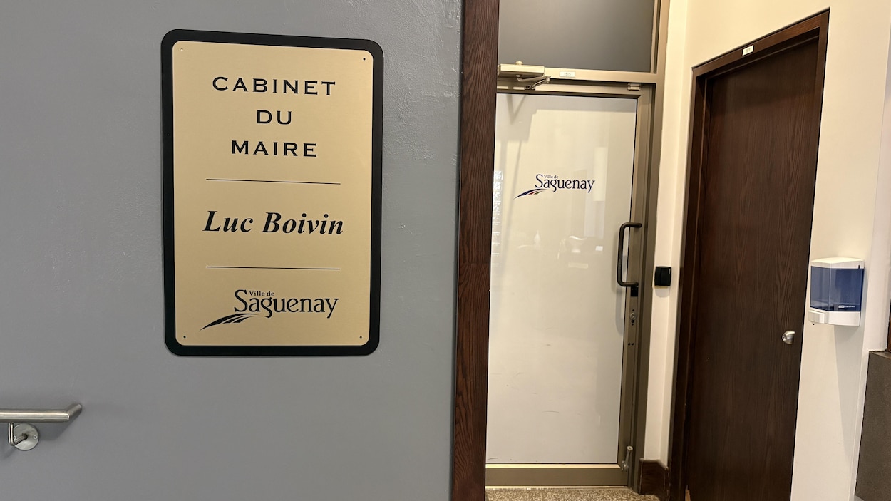 Un budget salarial de 677 000 $ pour le cabinet du maire de Saguenay