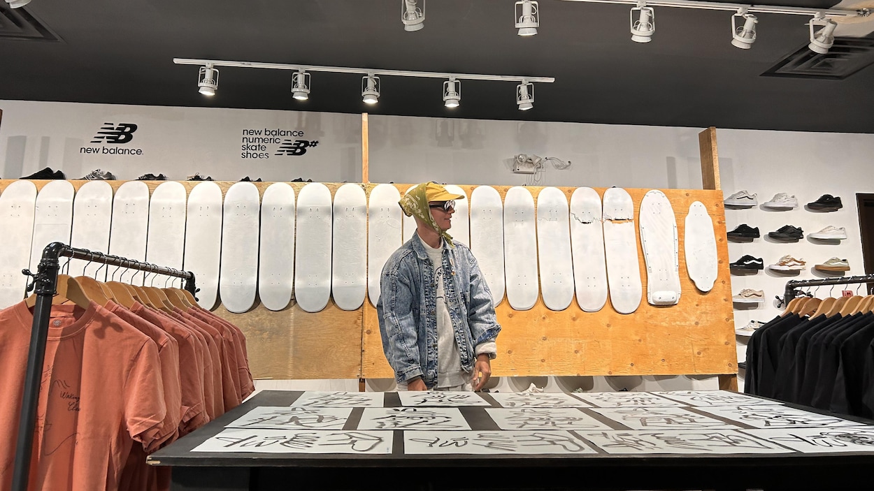 De l’art en direct sur des planches à roulettes recyclées