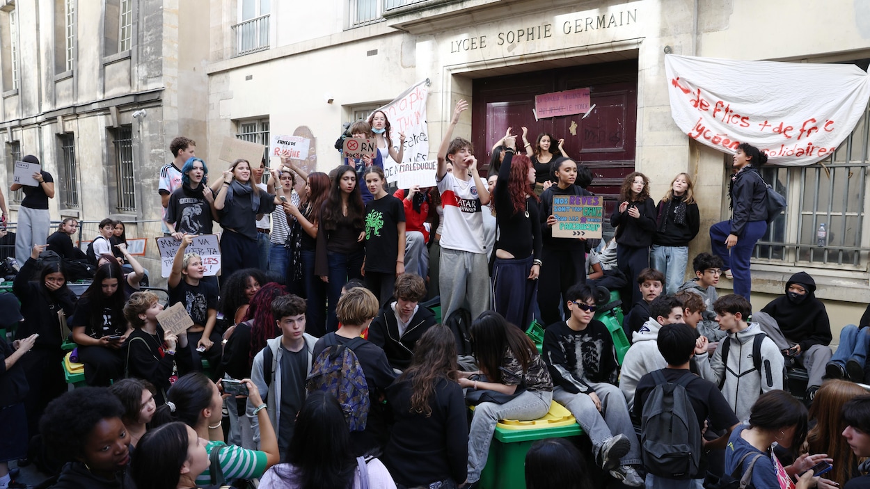 Blocage des lycées en France : un élève gravement blessé