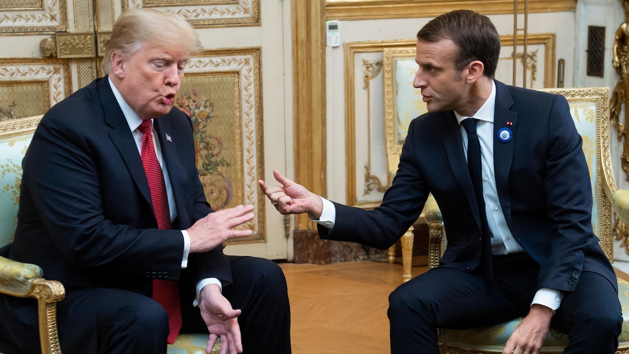 Emmanuel Macron et Donald Trump, assis face à face.