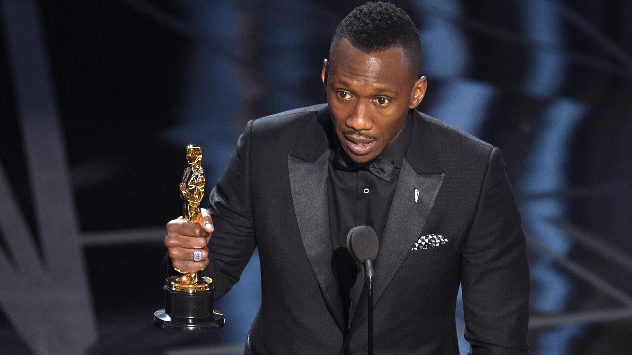 L'acteur du film « Moonlight » Mahershala Ali a remporté l'Oscar du meilleur acteur de soutien dimanche à l'occasion de la 89e cérémonie des prix du cinéma américain L'acteur du film « Moonlight » Mahershala Ali a remporté l'Oscar du meilleur acteur de soutien dimanche à l'occasion de la 89e cérémonie des prix du cinéma américain