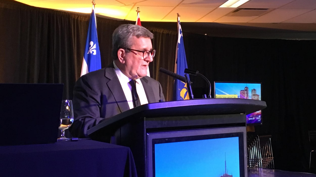 Le maire Régis Labeaume a fait part de ses préoccupations devant un auditoire de 300 personnes.