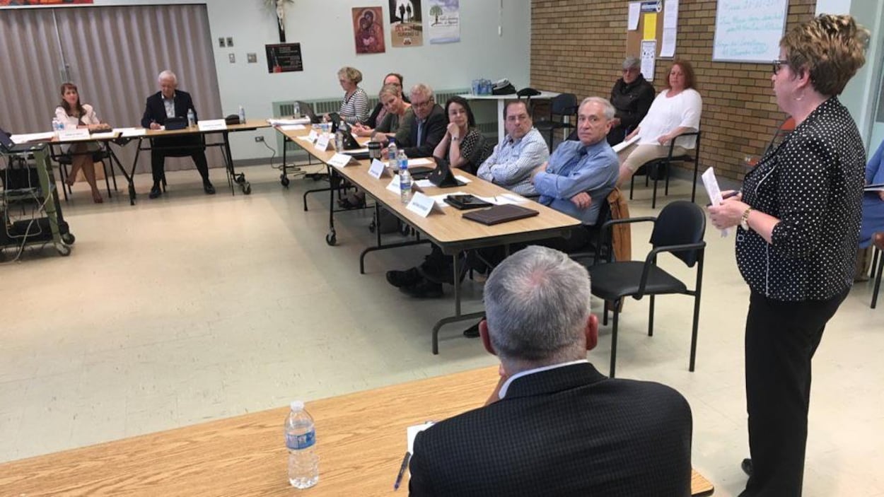 La mairesse de Pohénégamook, Louise Labonté, à la séance du conseil d'administration du CISSS du Bas-Saint-Laurent. La mairesse de Pohénégamook, Louise Labonté, à la séance du conseil d'administration du CISSS du Bas-Saint-Laurent.